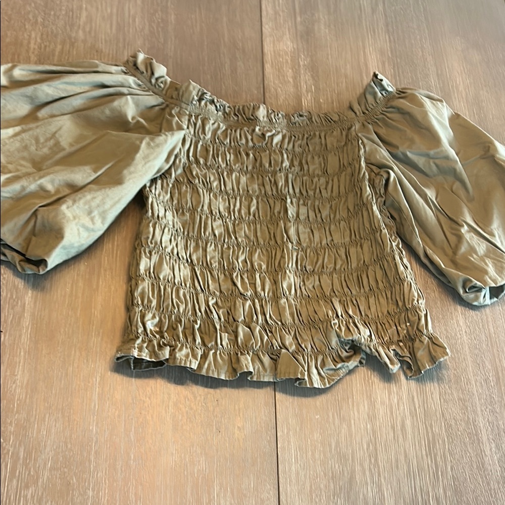 Olive green‎ top w puffy sleeves